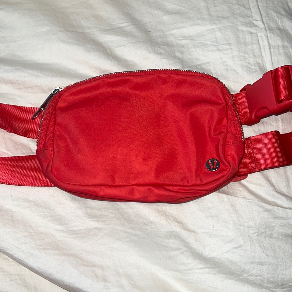 Lululemon Everywhere Belt Bag